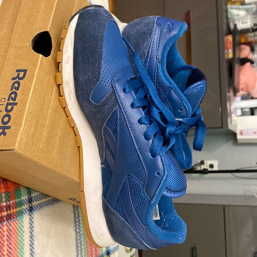 reebok classic sneakers, navy blue with beige soles